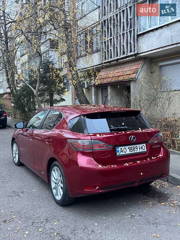 Хэтчбек Lexus CT 2012 в Мукачево