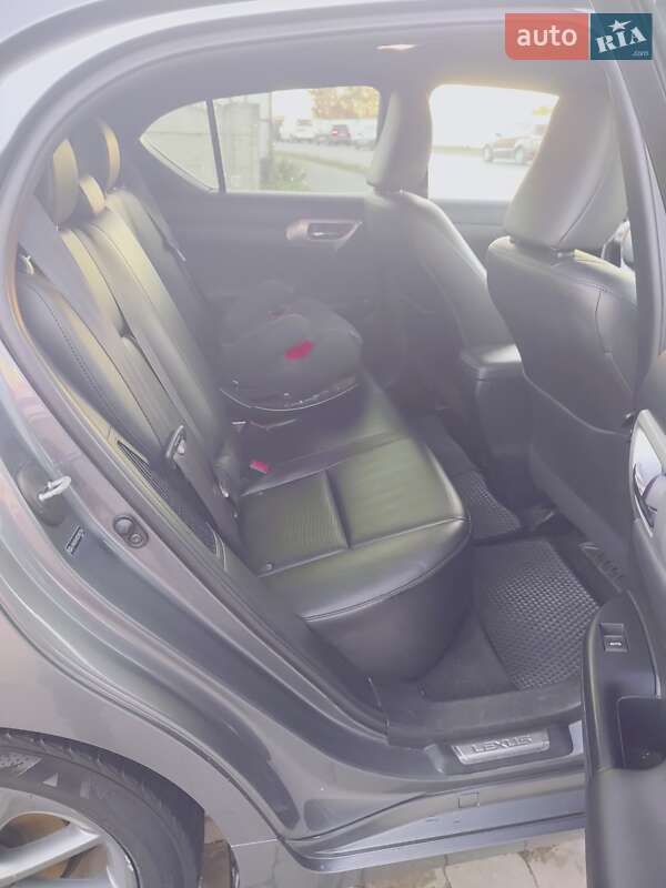 Хэтчбек Lexus CT 2012 в Ивано-Франковске