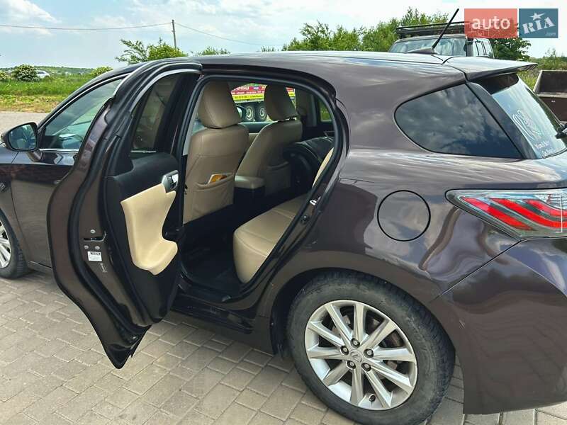 Хэтчбек Lexus CT 2011 в Ивано-Франковске