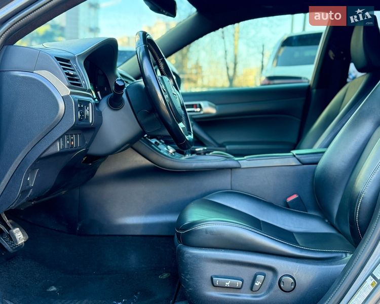 Хэтчбек Lexus CT 2017 в Киеве