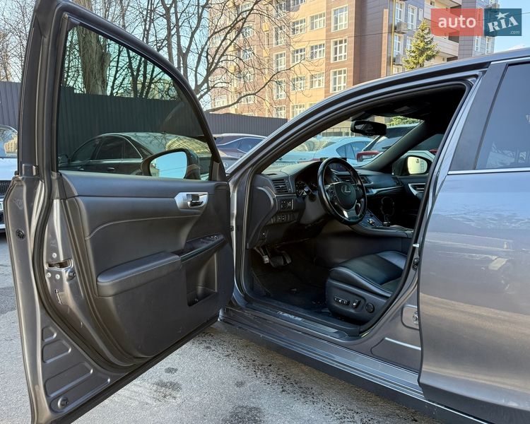 Хэтчбек Lexus CT 2017 в Киеве