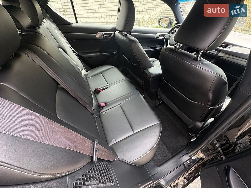 Хэтчбек Lexus CT 2015 в Киеве