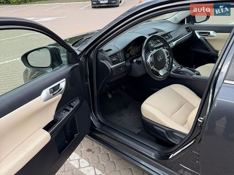 Хэтчбек Lexus CT 2011 в Львове