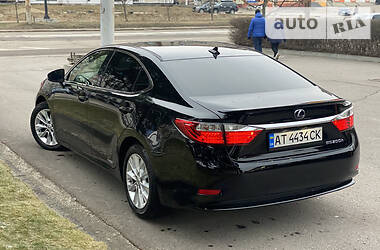 Седан Lexus ES 300h 2013 в Івано-Франківську