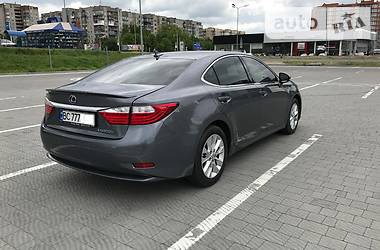 Седан Lexus ES 2013 в Львове