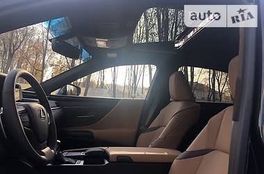 Седан Lexus ES 2019 в Одесі