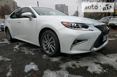 Седан Lexus ES 2016 в Киеве