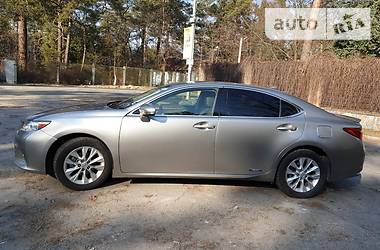 Седан Lexus ES 2014 в Обухове