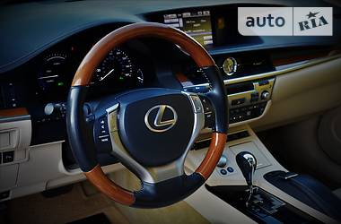 Седан Lexus ES 2012 в Киеве