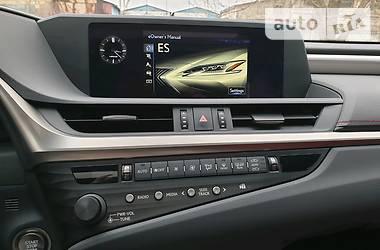 Седан Lexus ES 2019 в Киеве