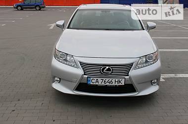 Седан Lexus ES 2013 в Умані