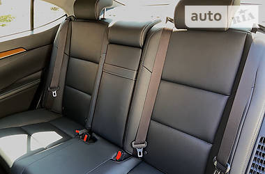 Седан Lexus ES 2012 в 