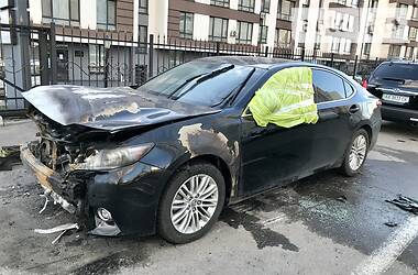 Седан Lexus ES 2015 в 