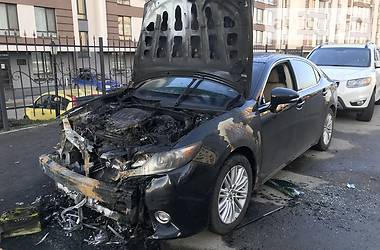 Седан Lexus ES 2015 в 