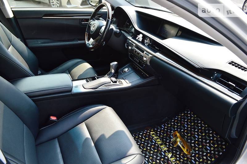 Седан Lexus ES 2016 в Одесі