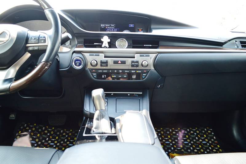 Седан Lexus ES 2016 в Одесі