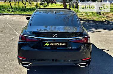 Седан Lexus ES 2019 в 