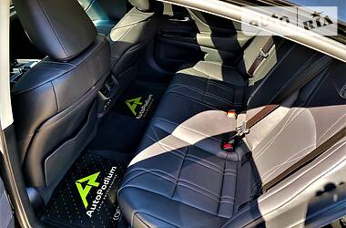 Седан Lexus ES 2019 в 