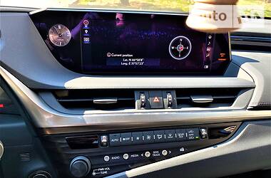 Седан Lexus ES 2019 в 