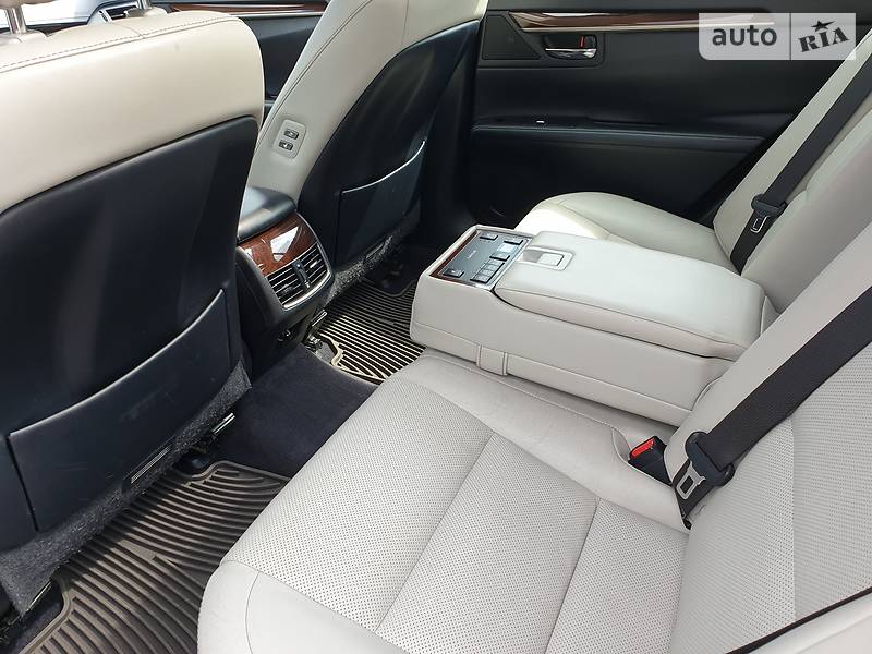Седан Lexus ES 2012 в Одесі