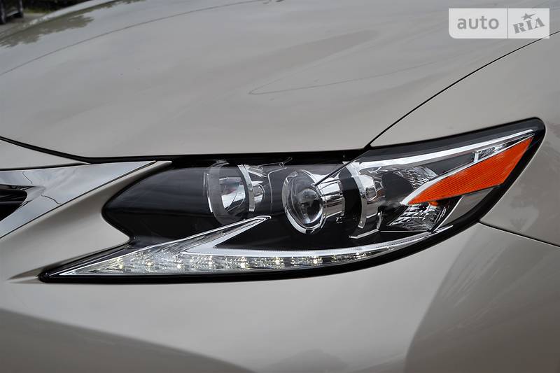 Седан Lexus ES 2016 в Харкові