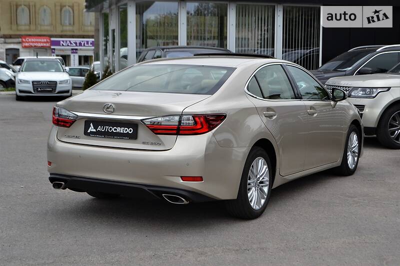 Седан Lexus ES 2016 в Харкові