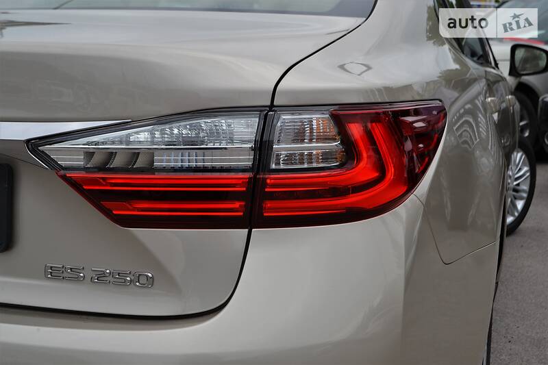 Седан Lexus ES 2016 в Харкові