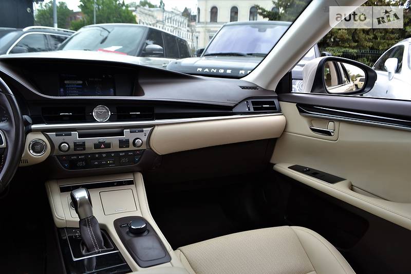 Седан Lexus ES 2016 в Харкові