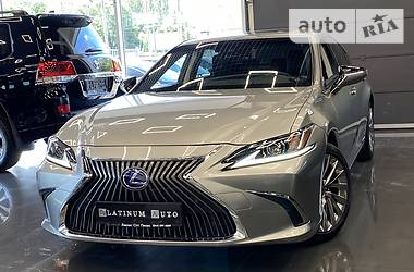 Седан Lexus ES 2018 в 