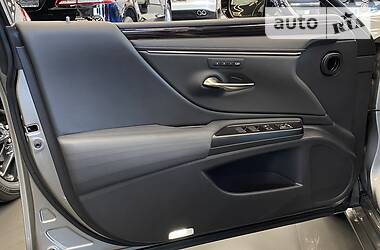 Седан Lexus ES 2018 в 