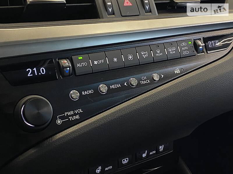 Седан Lexus ES 2018 в Одесі