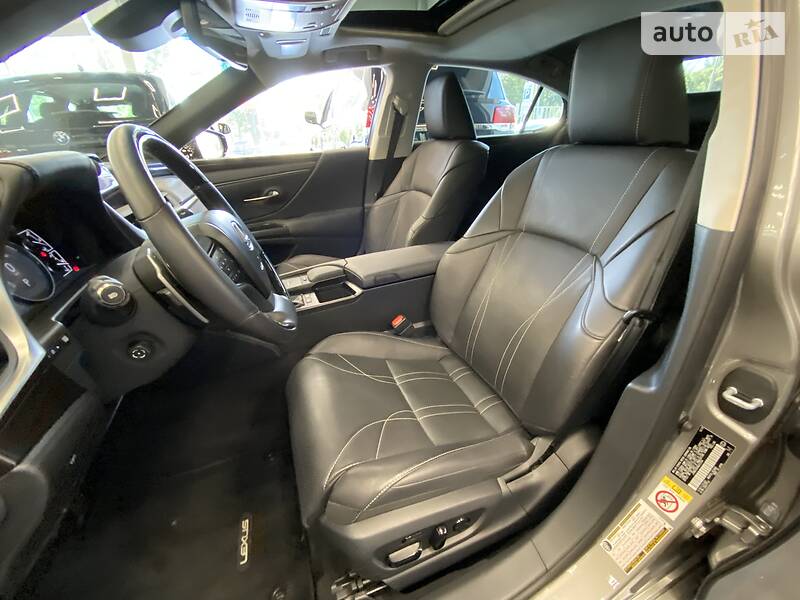 Седан Lexus ES 2018 в Одесі