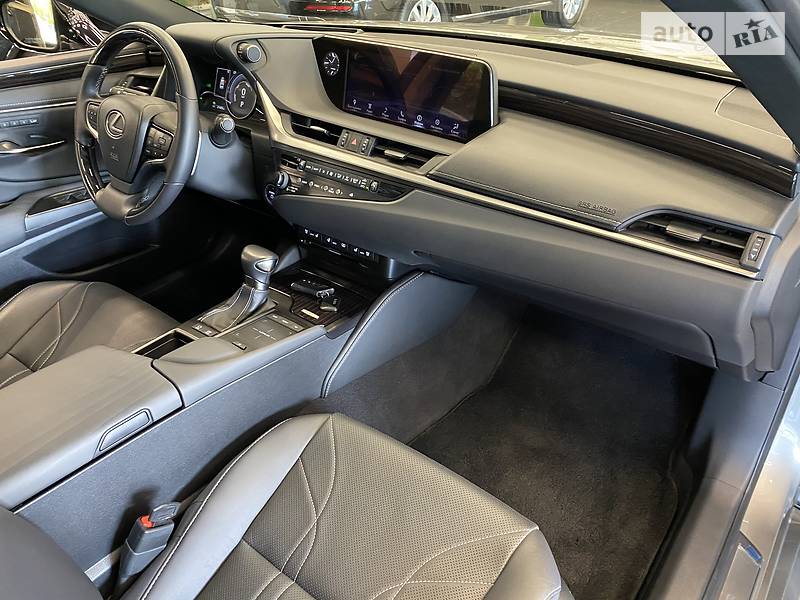 Седан Lexus ES 2018 в Одесі