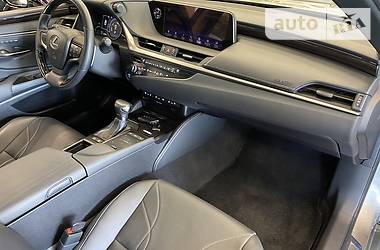 Седан Lexus ES 2018 в 
