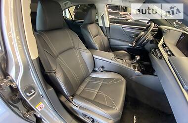 Седан Lexus ES 2018 в 