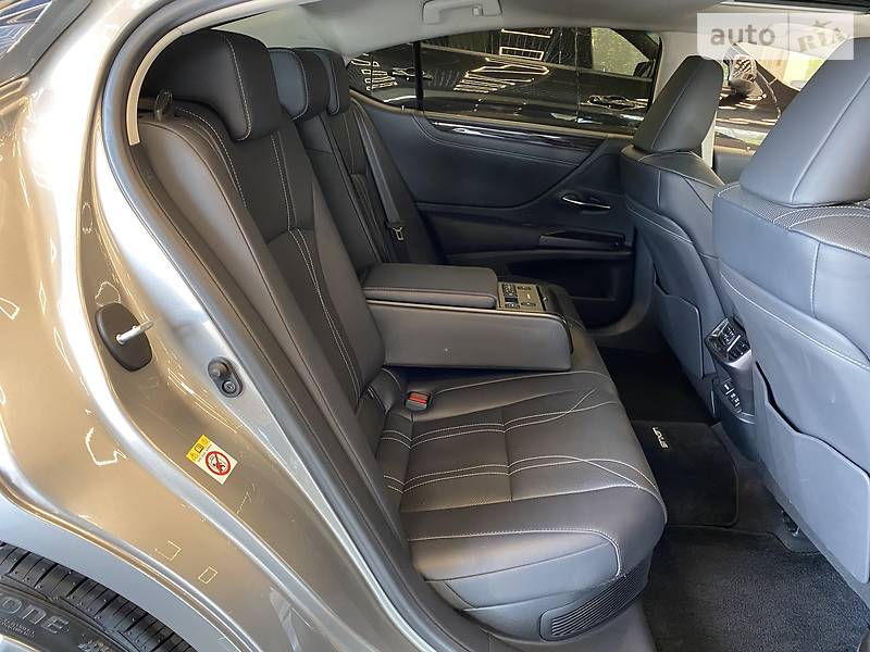 Седан Lexus ES 2018 в Одесі