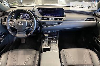 Седан Lexus ES 2018 в 