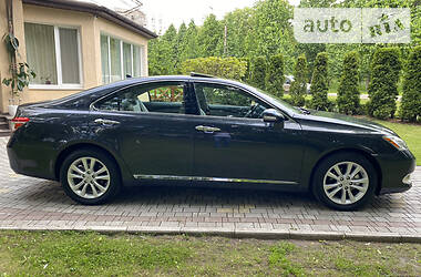 Седан Lexus ES 2011 в Умані