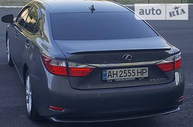 Седан Lexus ES 2013 в Полтаве