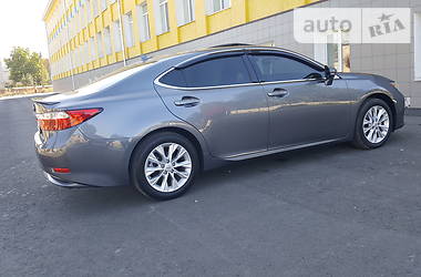 Седан Lexus ES 2013 в Полтаве