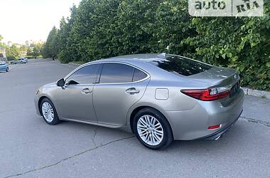 Седан Lexus ES 2017 в Умани