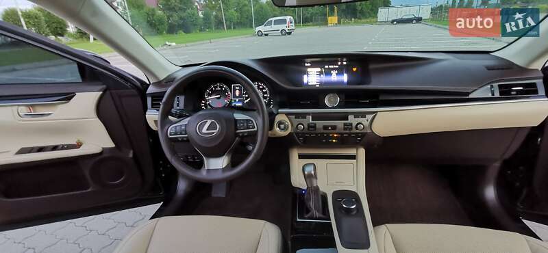 Седан Lexus ES 2017 в Хмельницькому