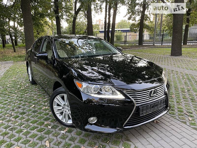 Седан Lexus ES 2013 в Харкові