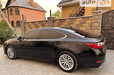 Седан Lexus ES 2016 в Геническе