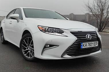 Седан Lexus ES 2017 в Мукачево