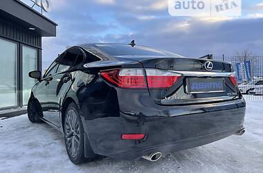 Седан Lexus ES 2013 в Львове