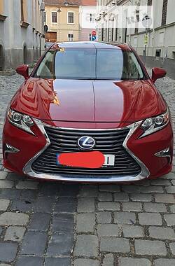 Седан Lexus ES 2016 в Киеве