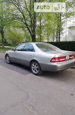 Седан Lexus ES 1999 в Львове