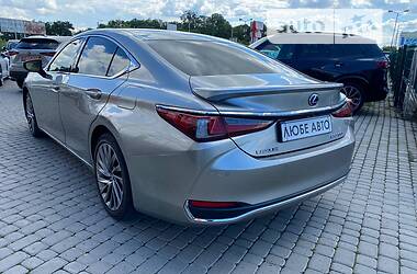 Седан Lexus ES 2018 в Львове