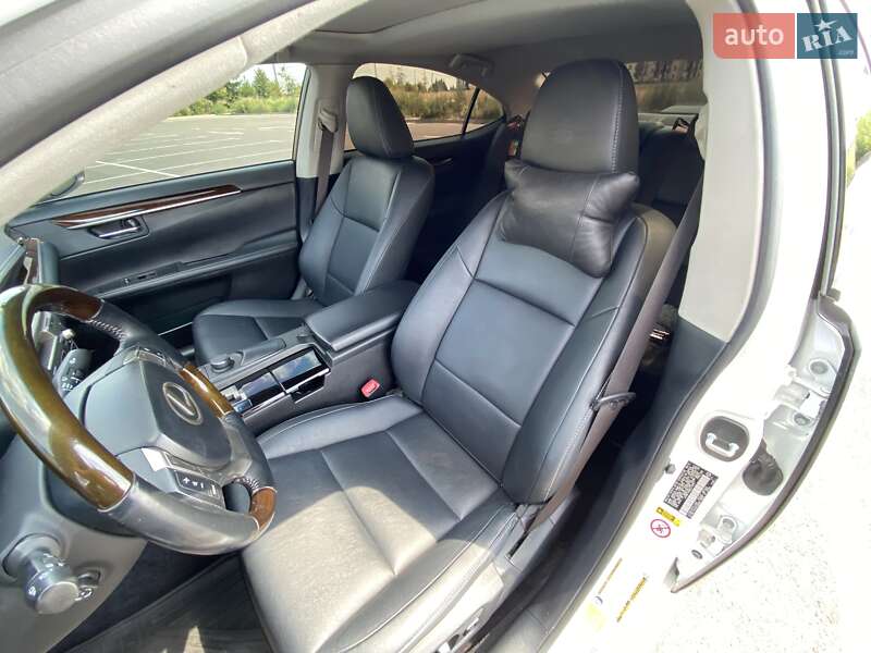 Седан Lexus ES 2014 в Киеве